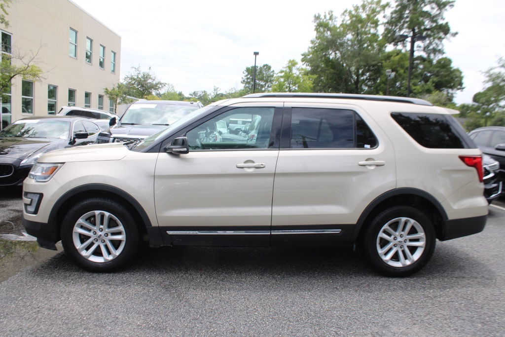 2017 Ford Explorer XLT photo 8