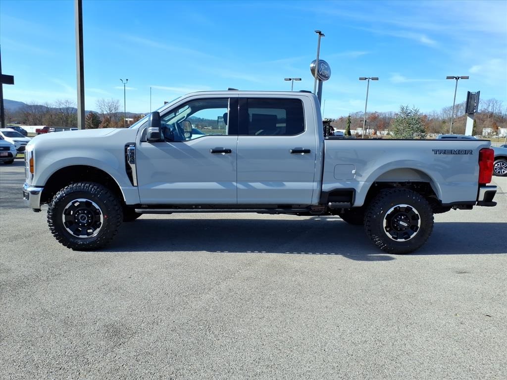 2026 Ford F-350 XLT photo 2