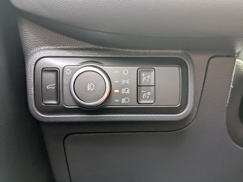 2025 Ford Explorer photo 28