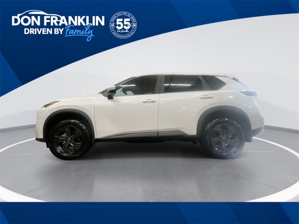 2026 Nissan Rogue SV's photo