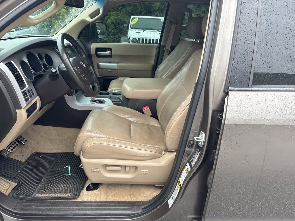 2008 Toyota Sequoia Limited photo 13