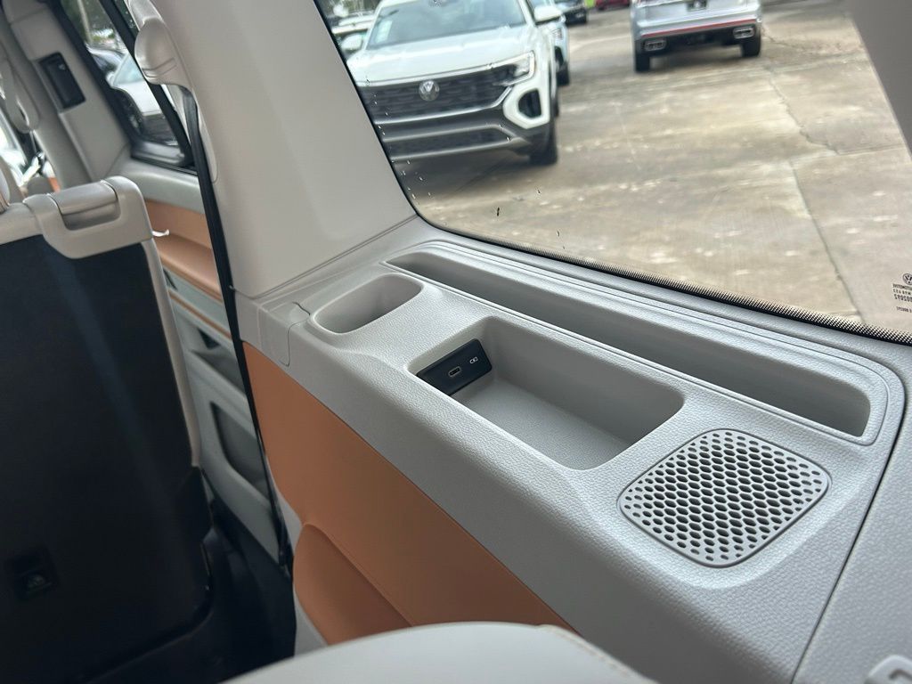 2025 Volkswagen ID. Buzz Pro Plus photo 46