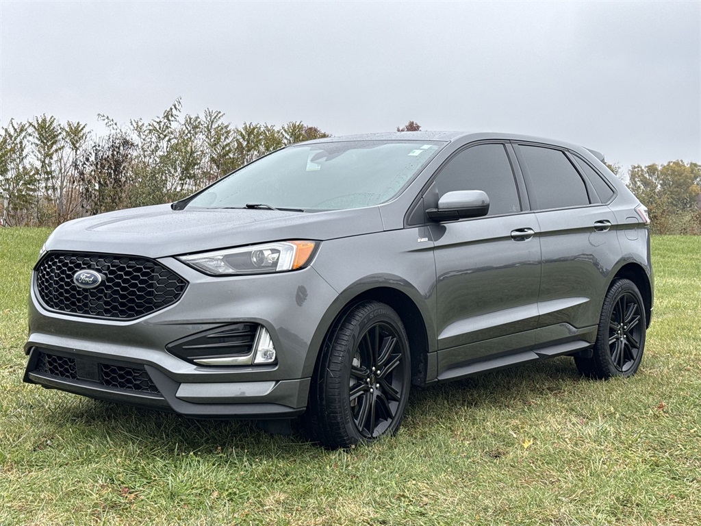 2022 Ford Edge ST photo 3