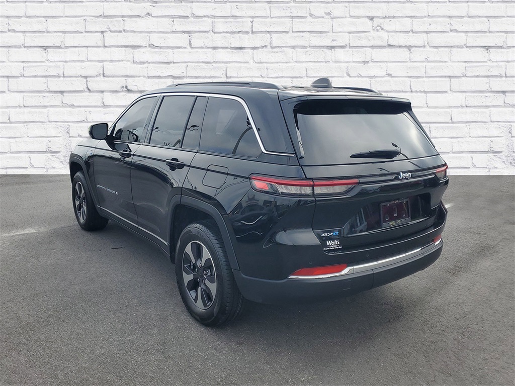 2023 Jeep Grand Cherokee Altitude photo 2