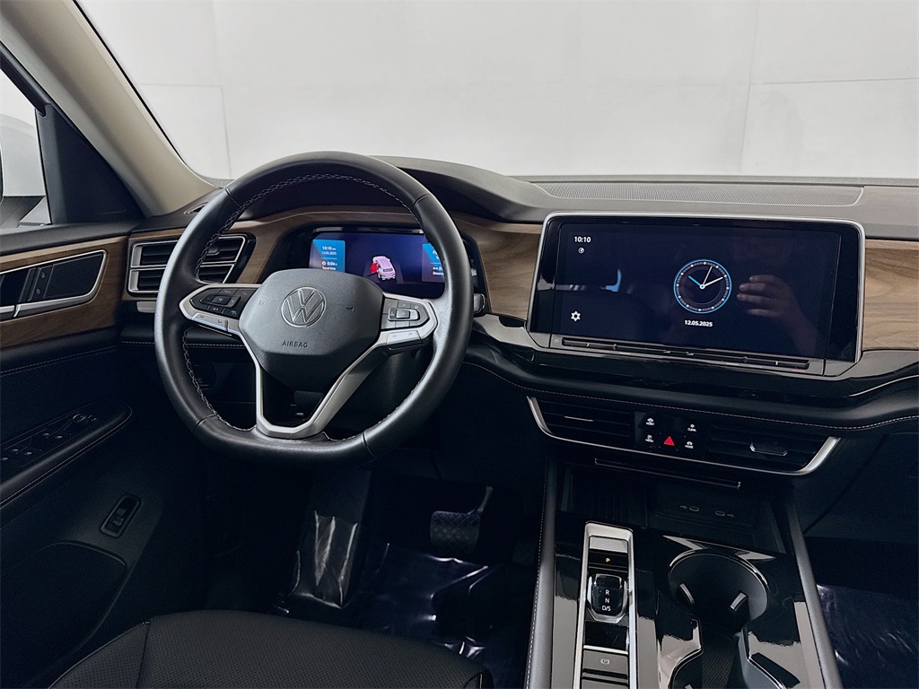 2025 Volkswagen Atlas SE Technology photo 7