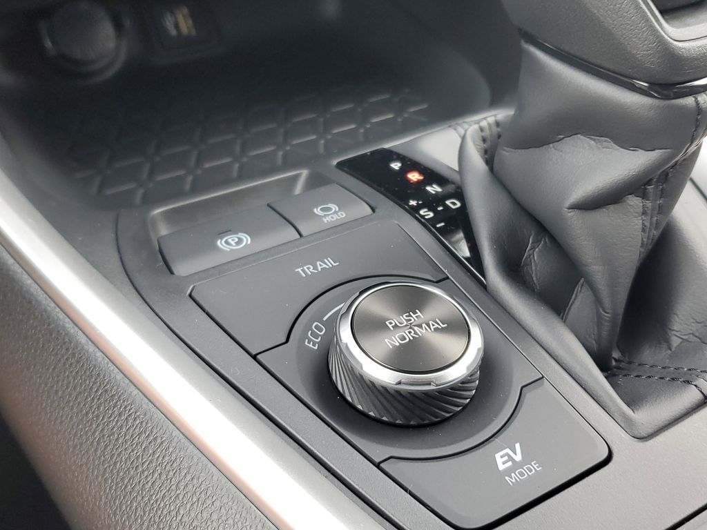 2025 Toyota RAV4 Hybrid XLE photo 24