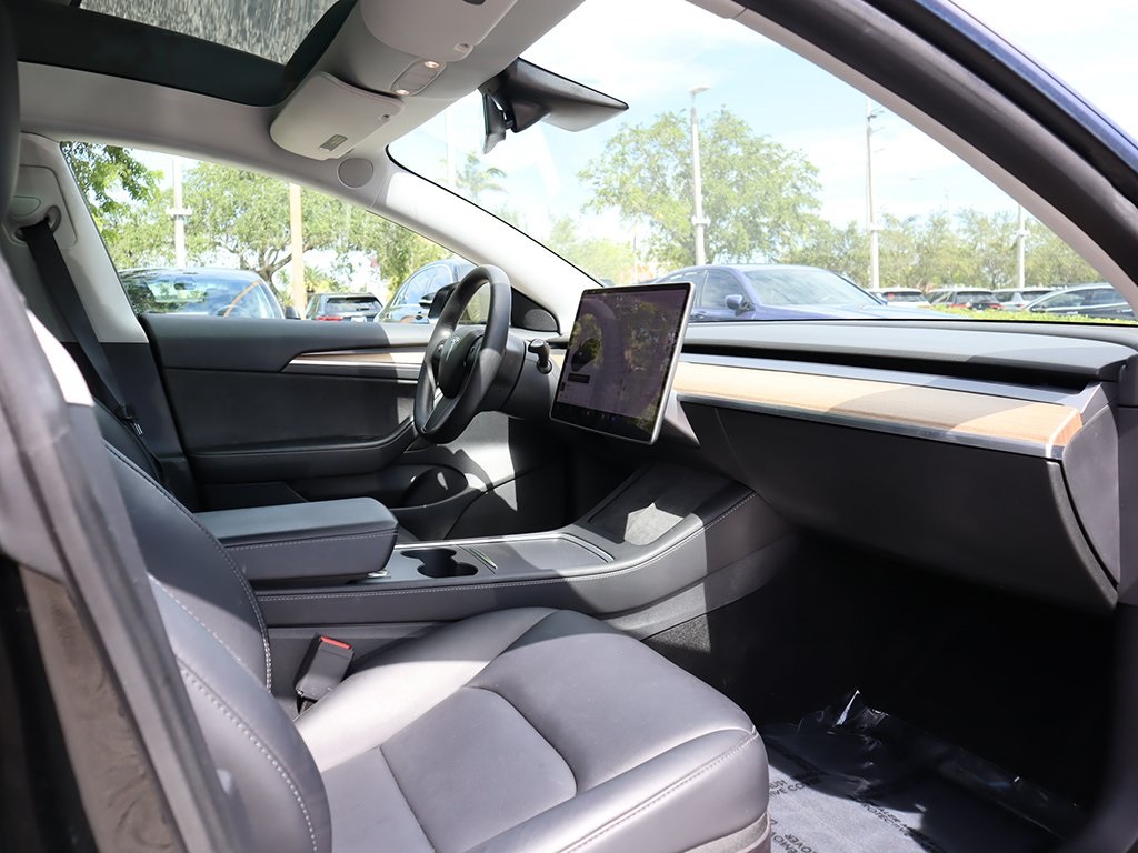 2021 Tesla Model 3 Standard Range Plus photo 23