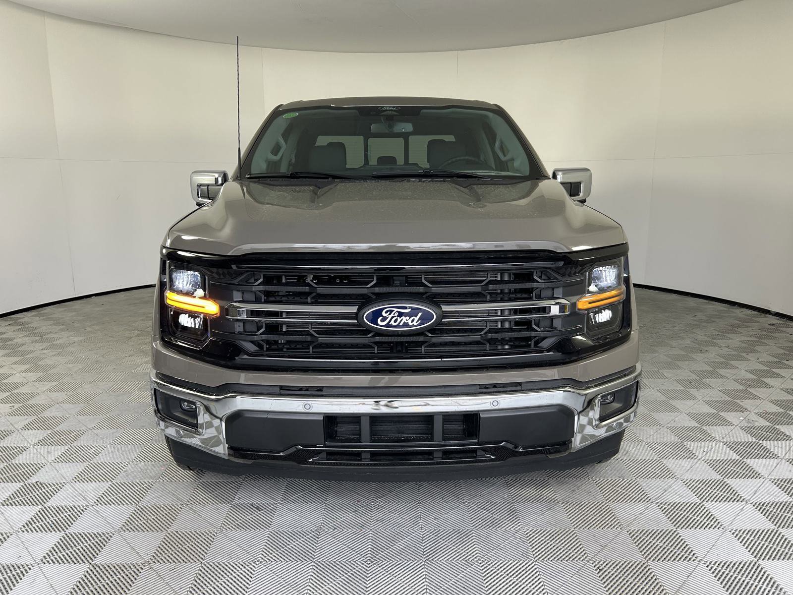 2025 Ford F-150 XLT photo 3