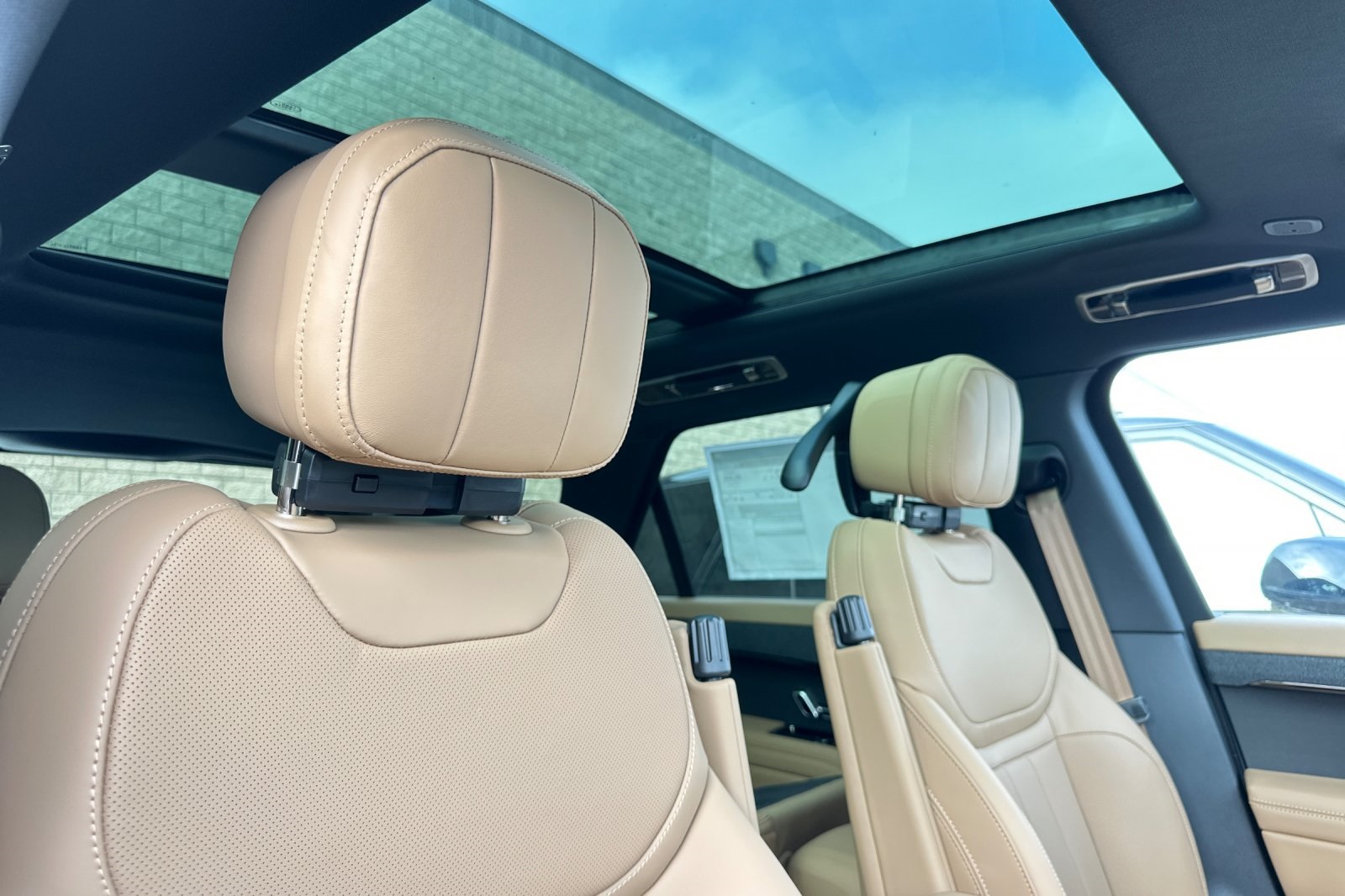 2025 Land Rover Range Rover Sport SE photo 18