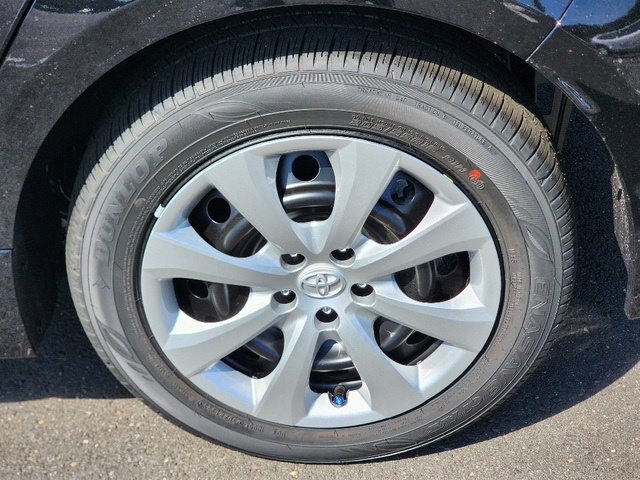 2025 Toyota Corolla LE photo 6