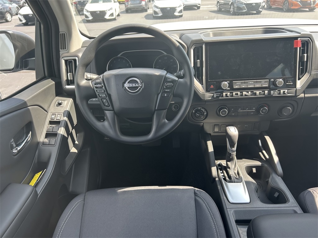 2025 Nissan Frontier Crew Cab SV photo 9