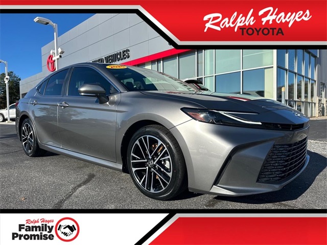 2025 Toyota Camry XLE's photo