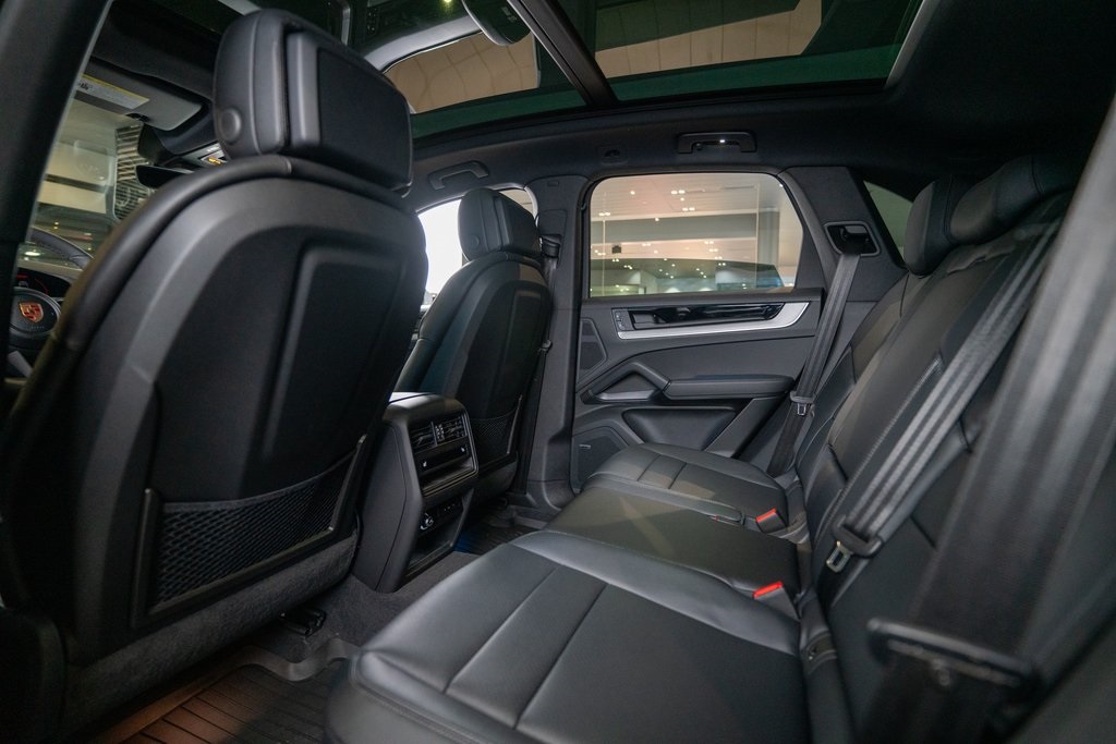 2025 Porsche Cayenne photo 33