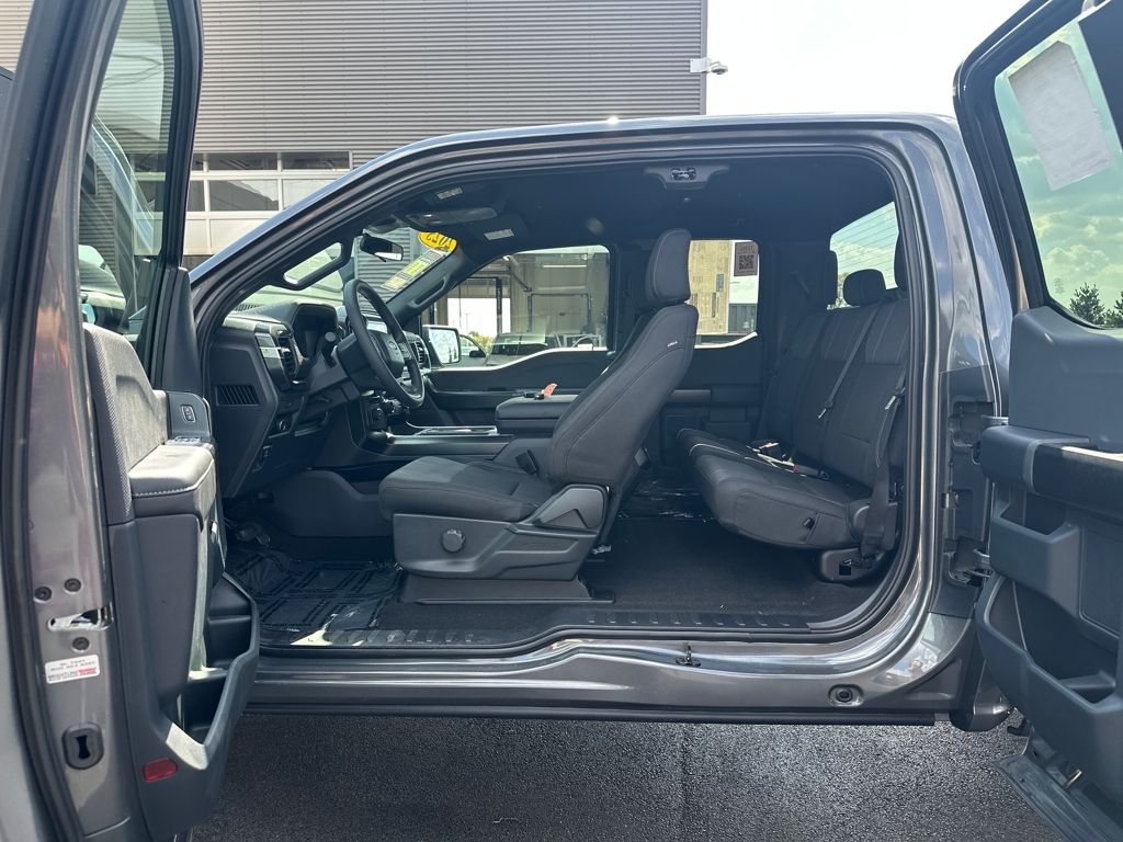 2025 Ford F-150 STX photo 5