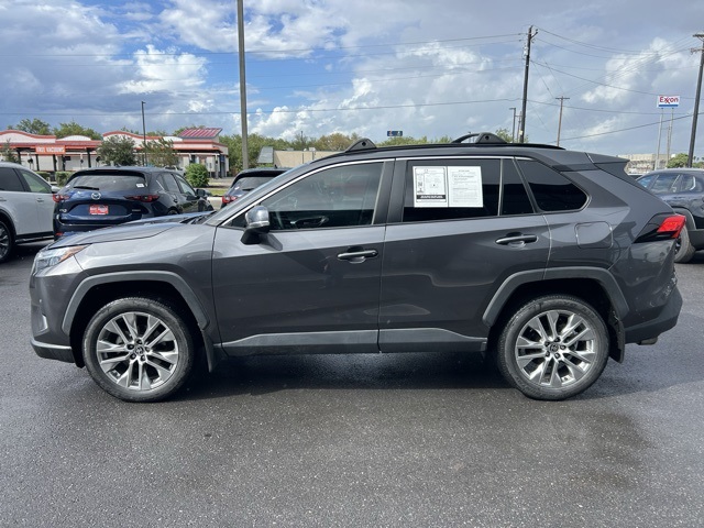 2022 Toyota RAV4 XLE Premium photo 2
