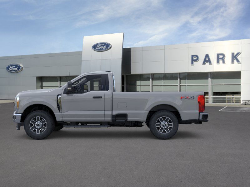 2025 Ford F-350 XLT photo 3