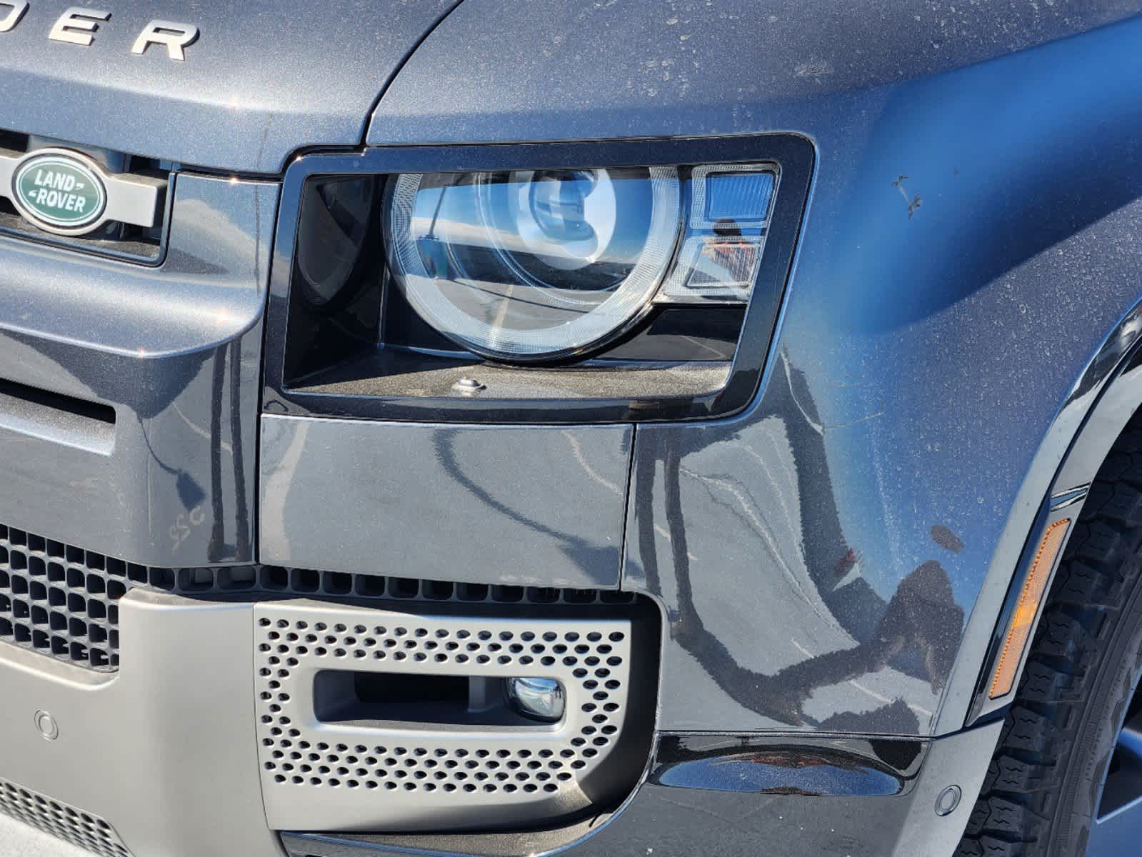 2025 Land Rover Defender 110 X-Dynamic SE photo 8