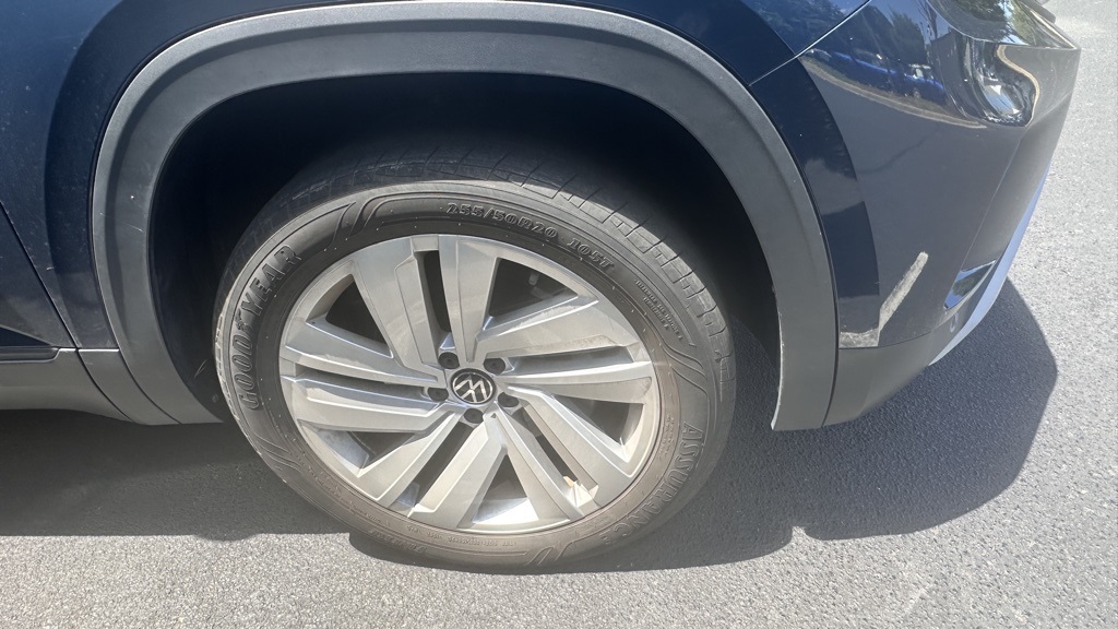 2022 Volkswagen Atlas Cross Sport V6 SE Technology photo 3