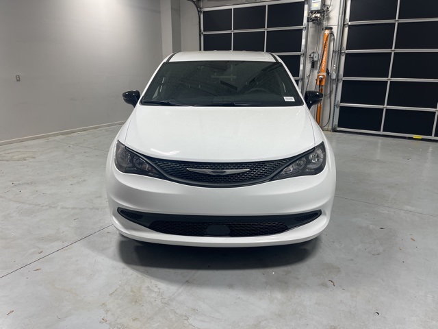 2025 Chrysler Voyager LX photo 2