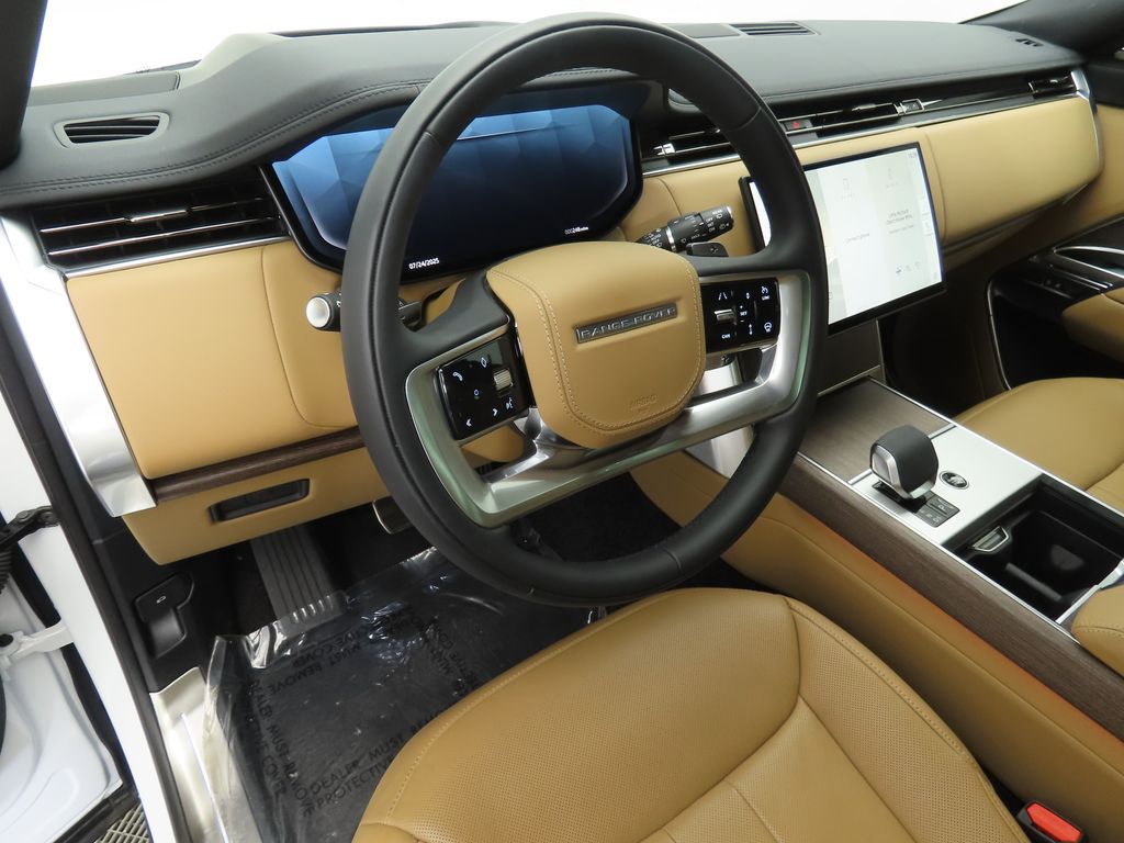 2025 Land Rover Range Rover SE photo 6