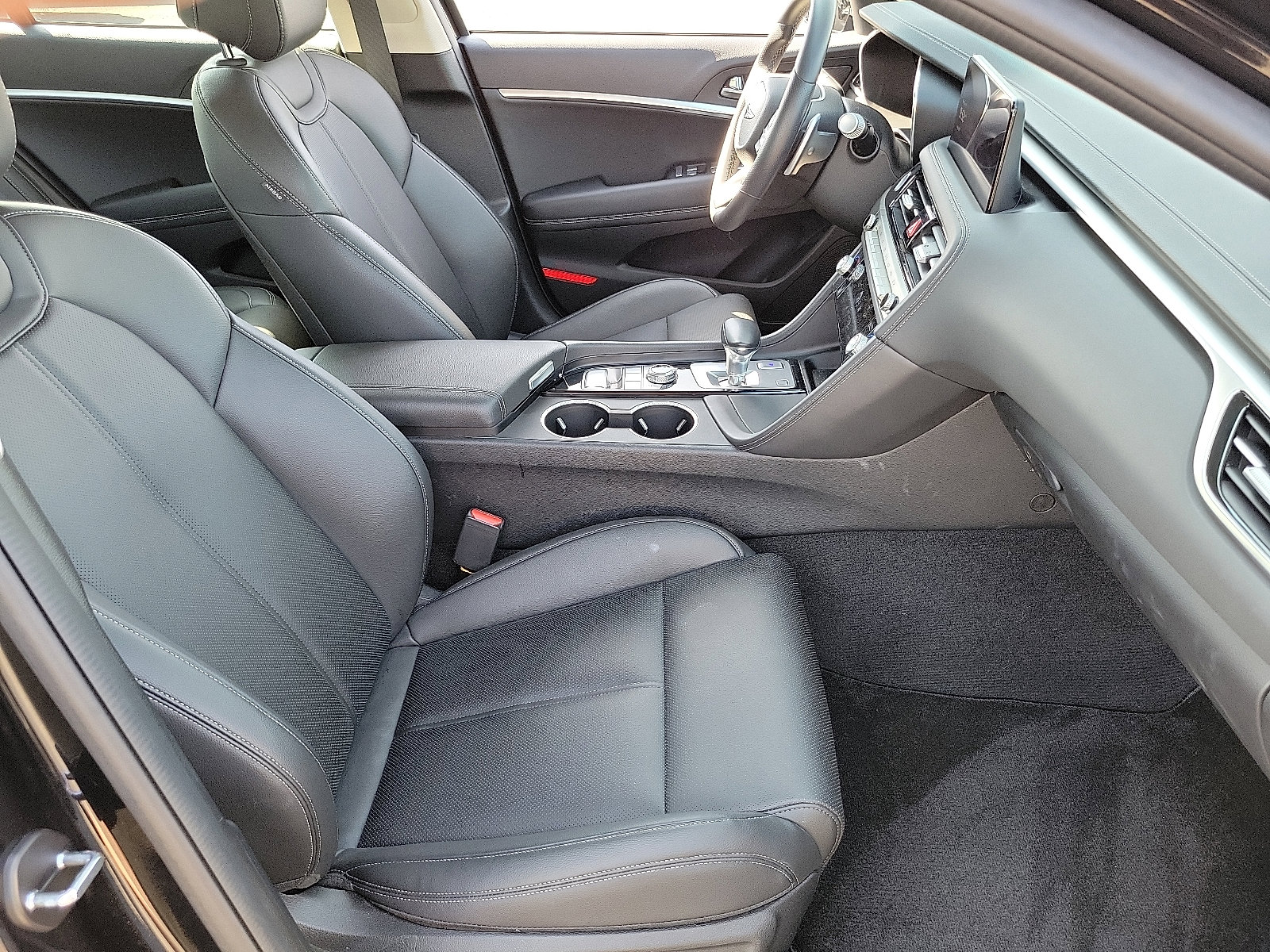 2025 Genesis G70 2.5T photo 16