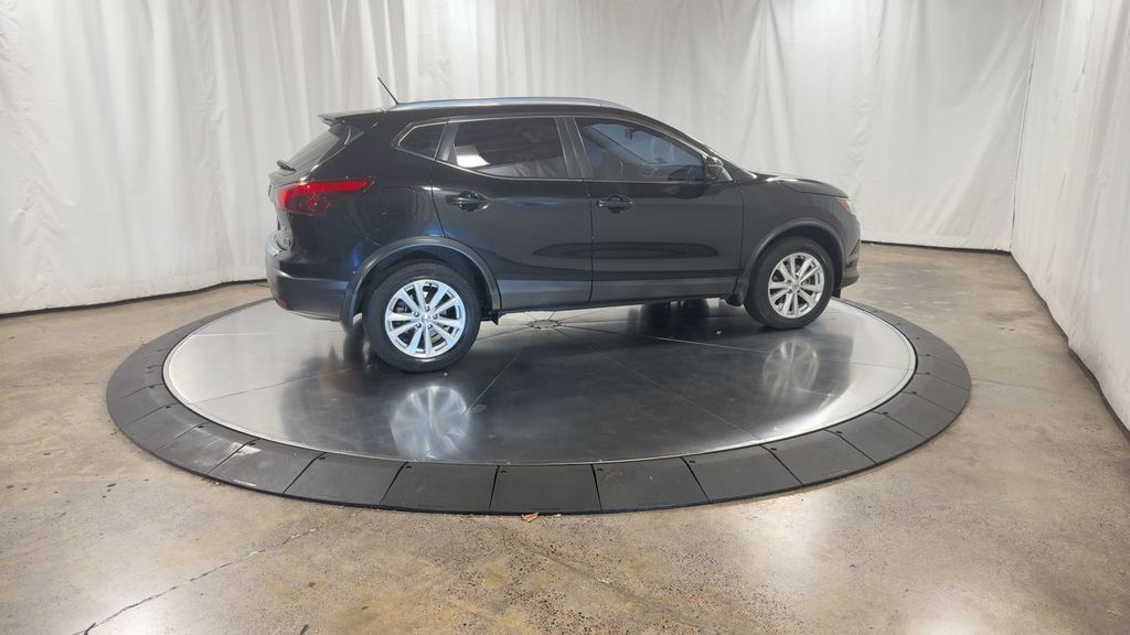 2018 Nissan Rogue Sport SV photo 2