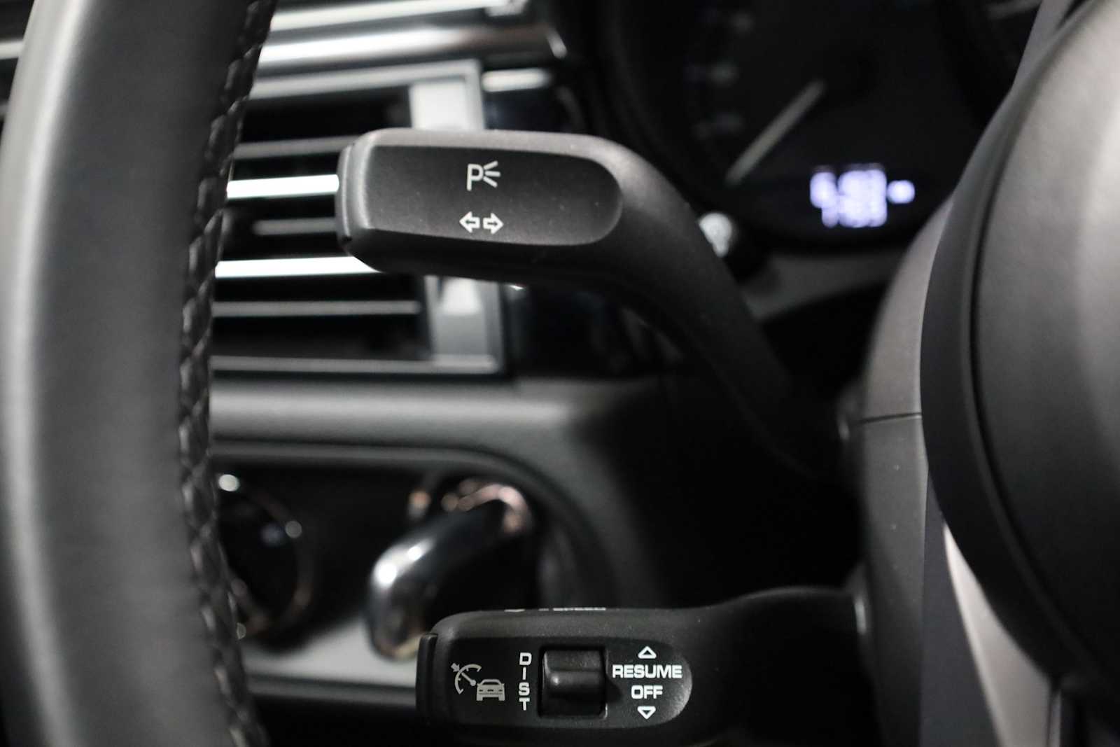 2024 Porsche Macan T photo 27