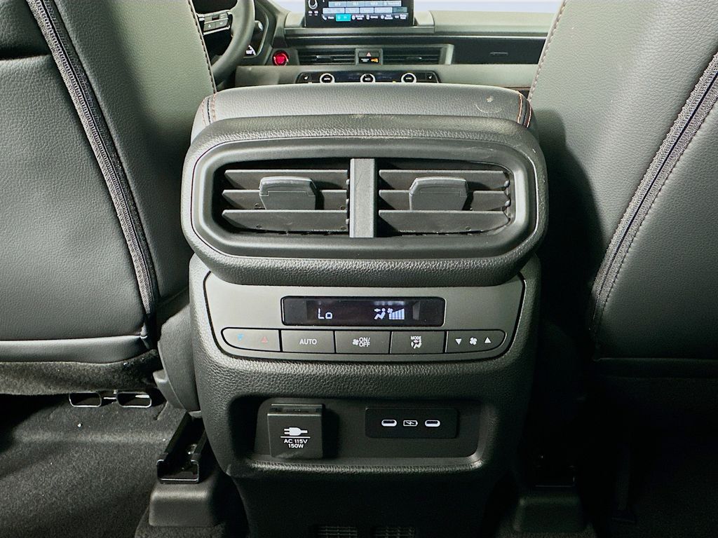 2025 Honda Pilot TrailSport photo 13