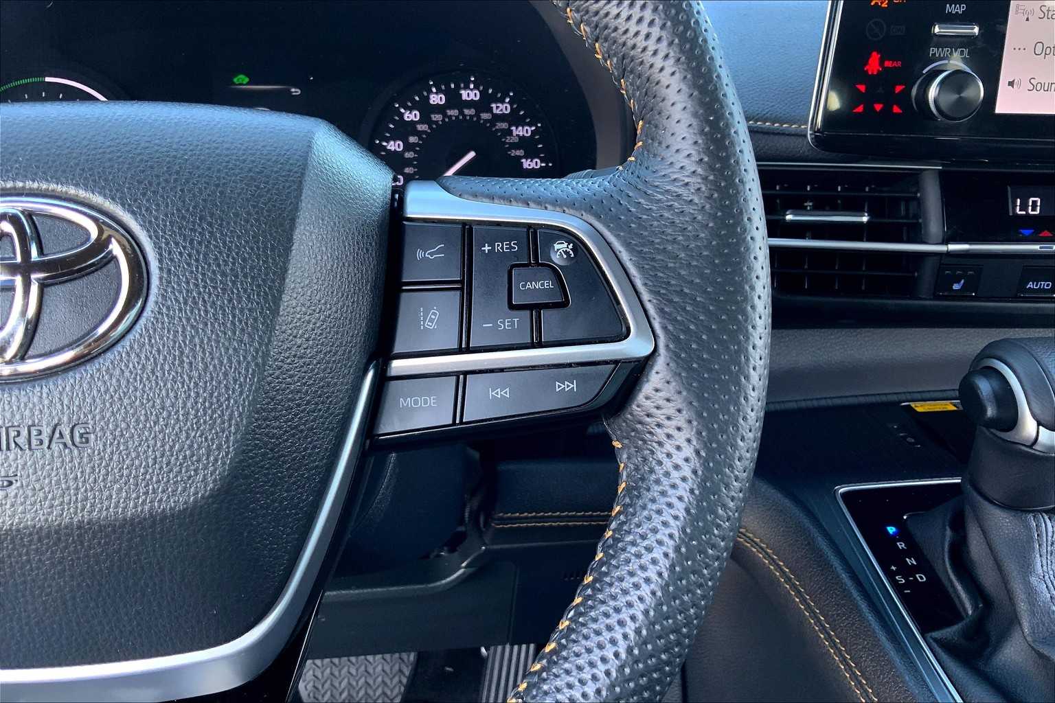2023 Toyota Sienna Woodland Edition photo 23