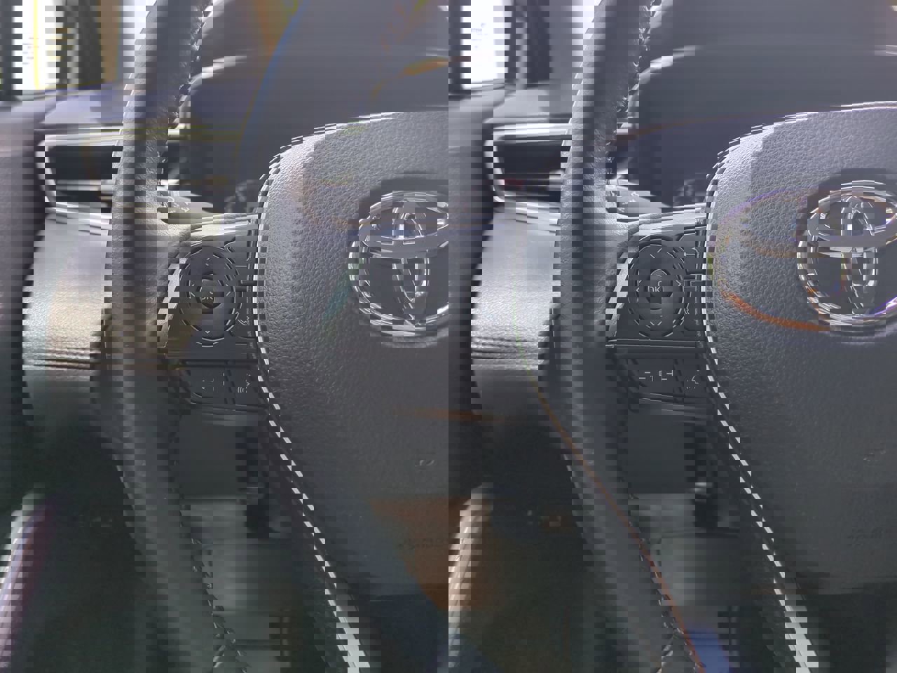 2022 Toyota Corolla Cross LE photo 17