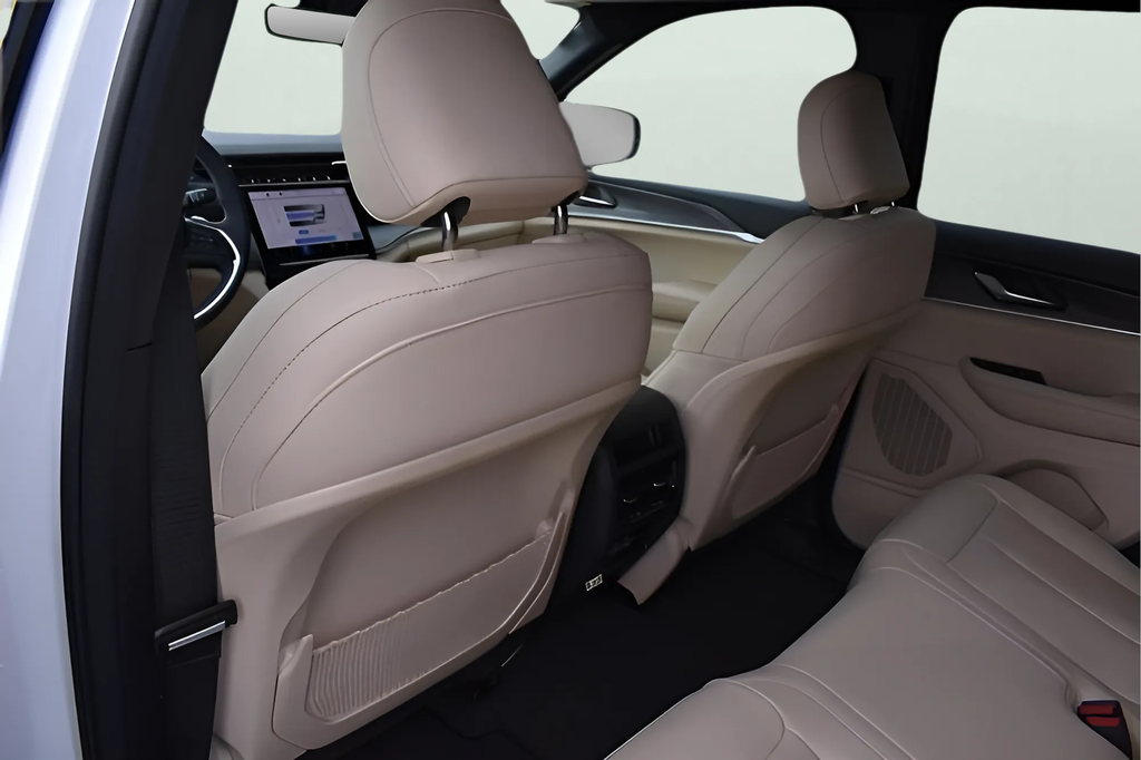 2025 Jeep Grand Cherokee Limited photo 12