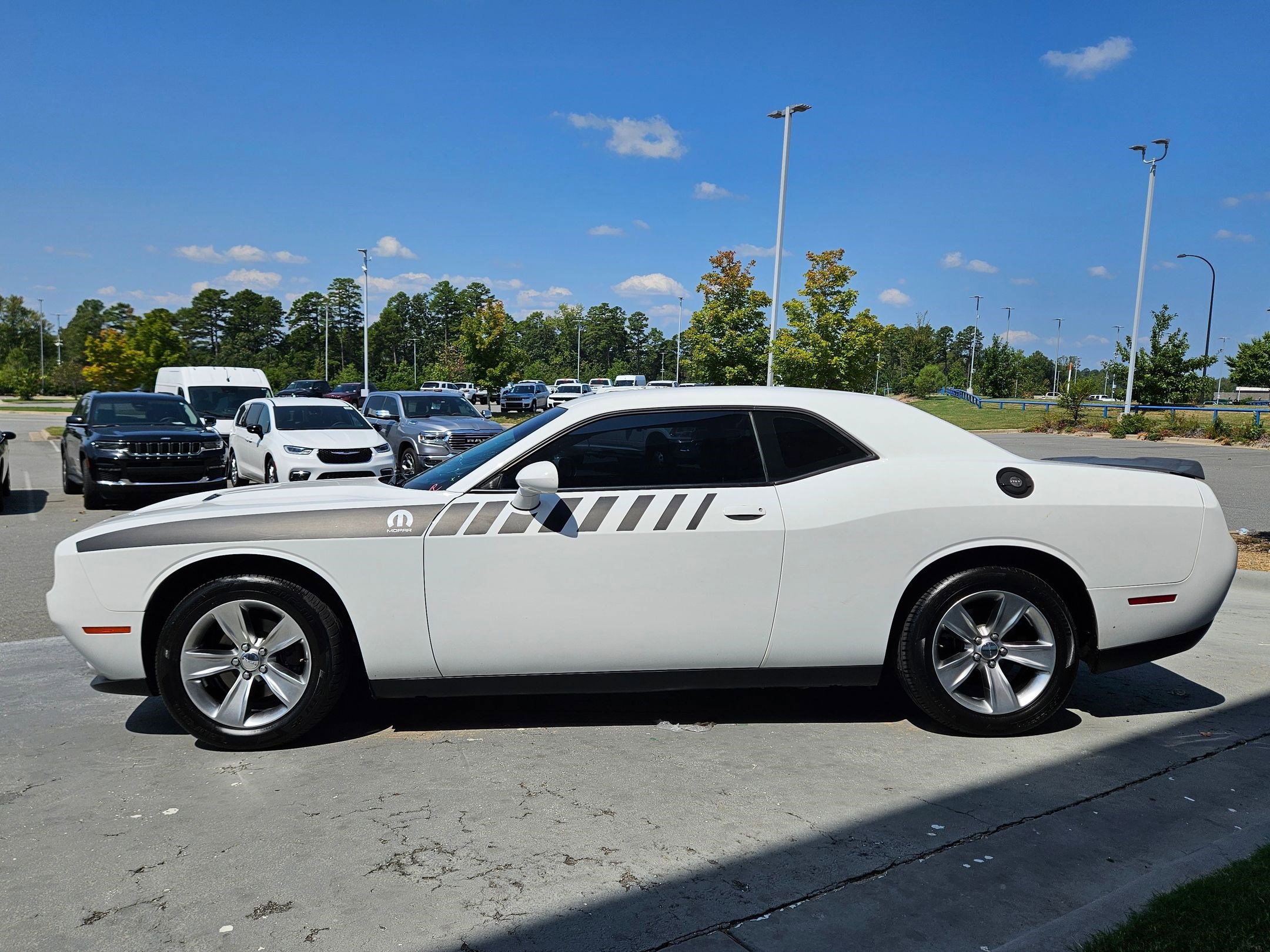 2019 Dodge Challenger SXT photo 4