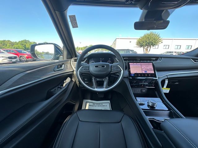 2025 Jeep Grand Cherokee Limited photo 14