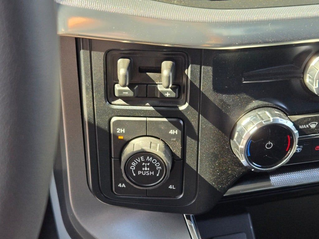 2025 Ford F-150 Lariat photo 25