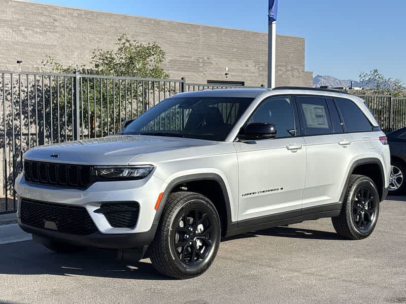 2025 Jeep Grand Cherokee Altitude photo 4