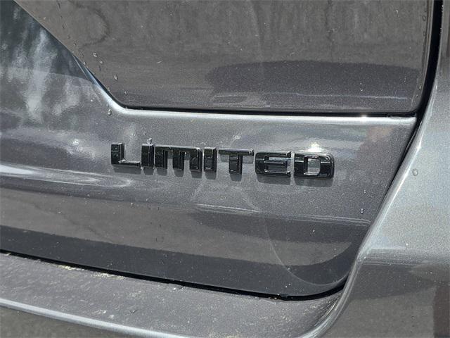 2025 Jeep Grand Cherokee Limited photo 2