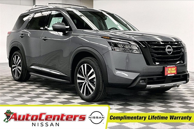2025 Nissan Pathfinder Platinum's photo