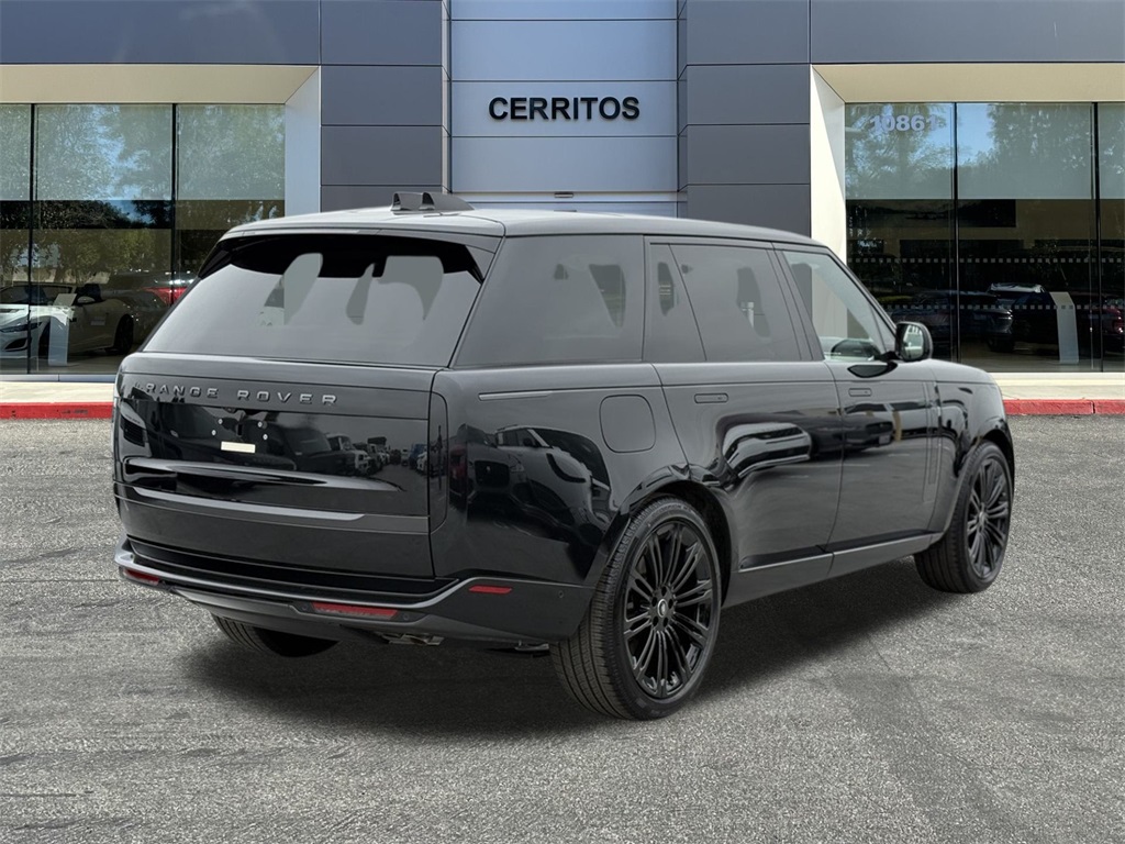 2025 Land Rover Range Rover SE photo 3