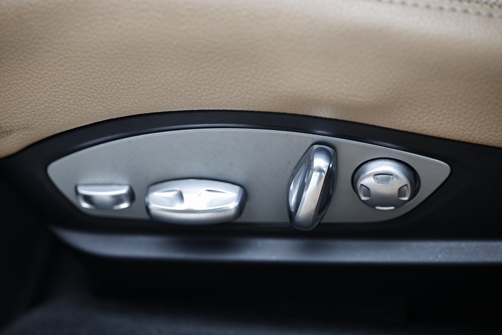 2015 Porsche Panamera Base photo 23