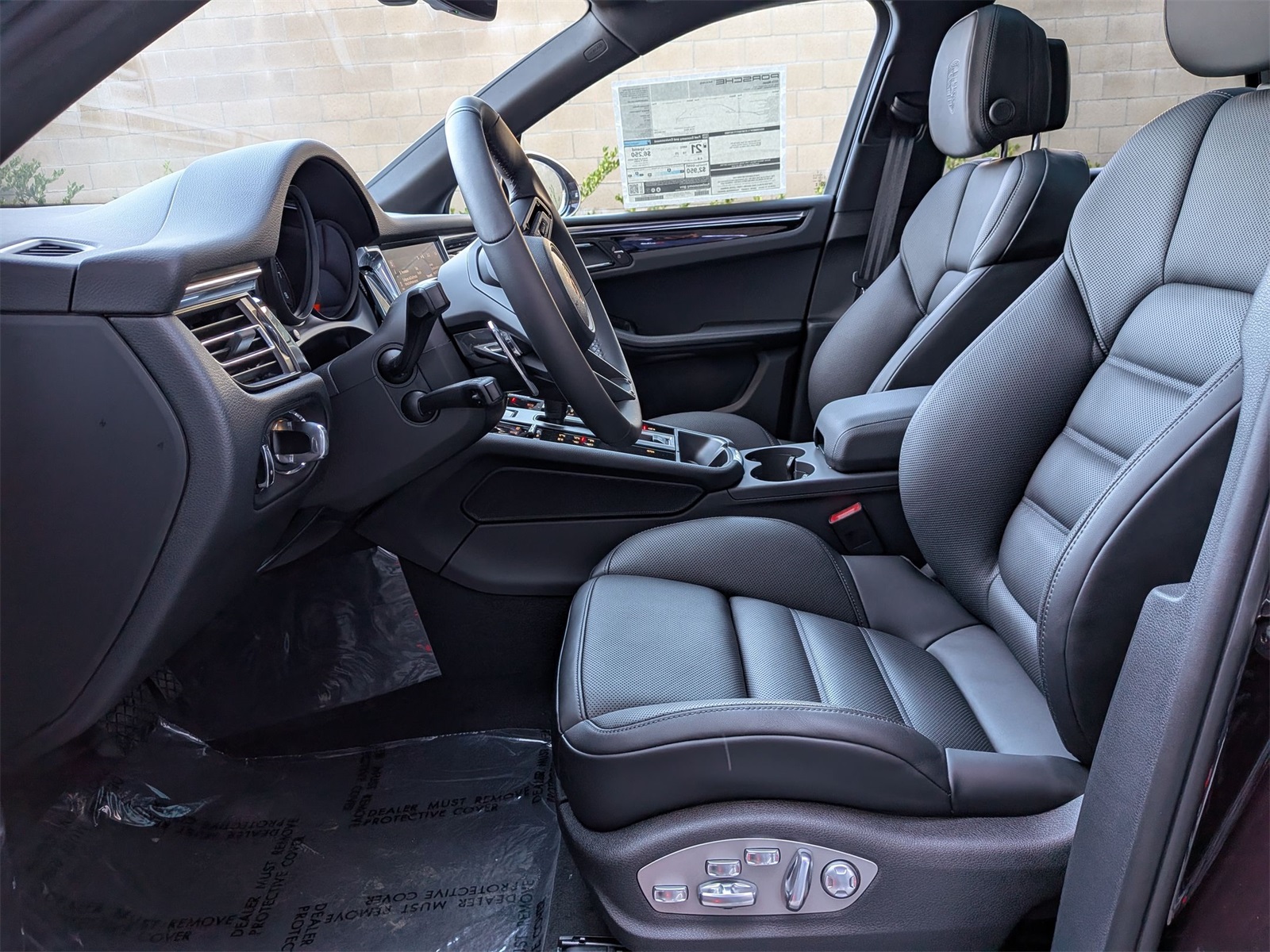 2026 Porsche Macan T photo 5