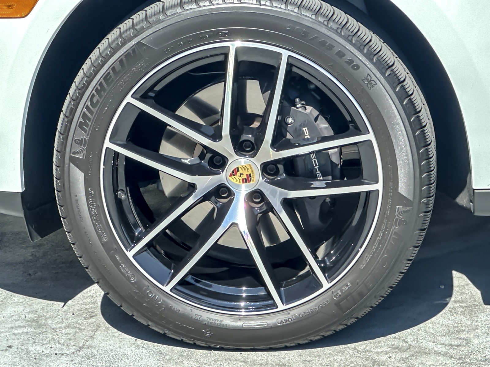 2025 Porsche Macan T photo 19