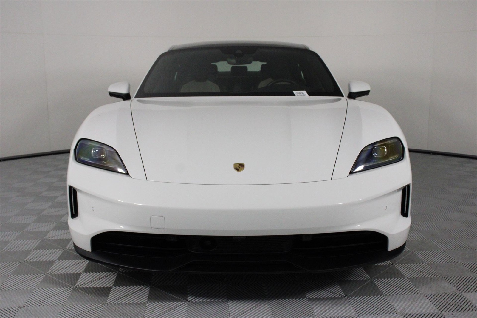 2025 Porsche Taycan photo 10