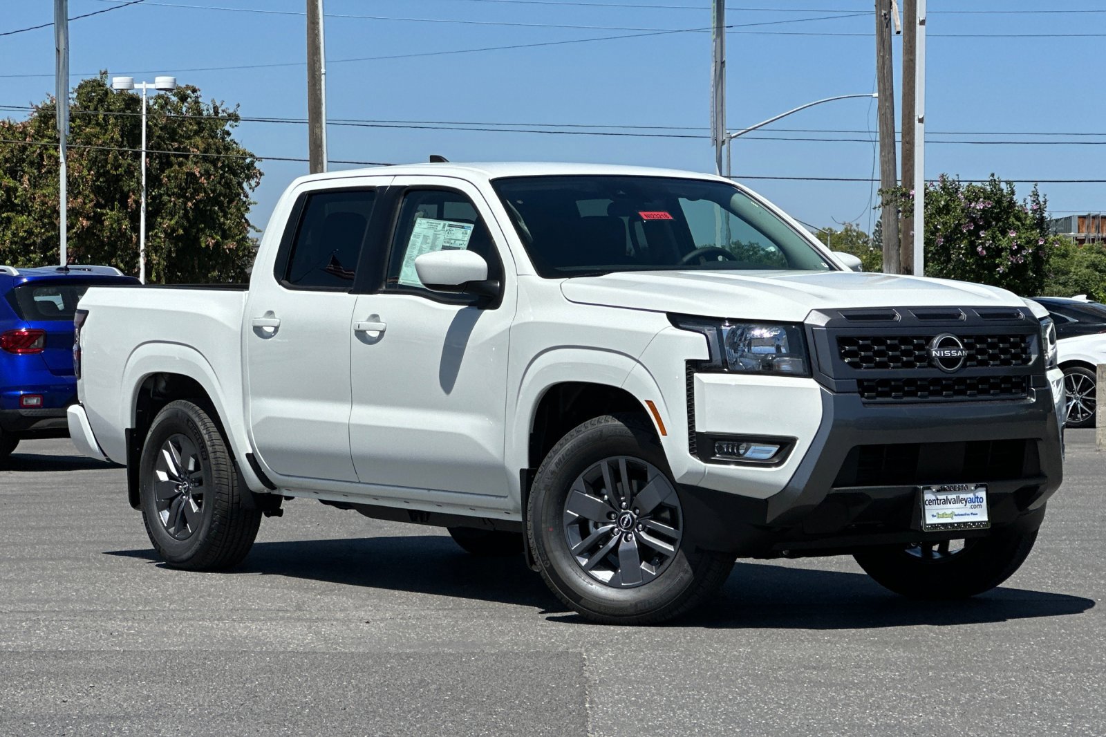 2025 Nissan Frontier Crew Cab SV photo 2