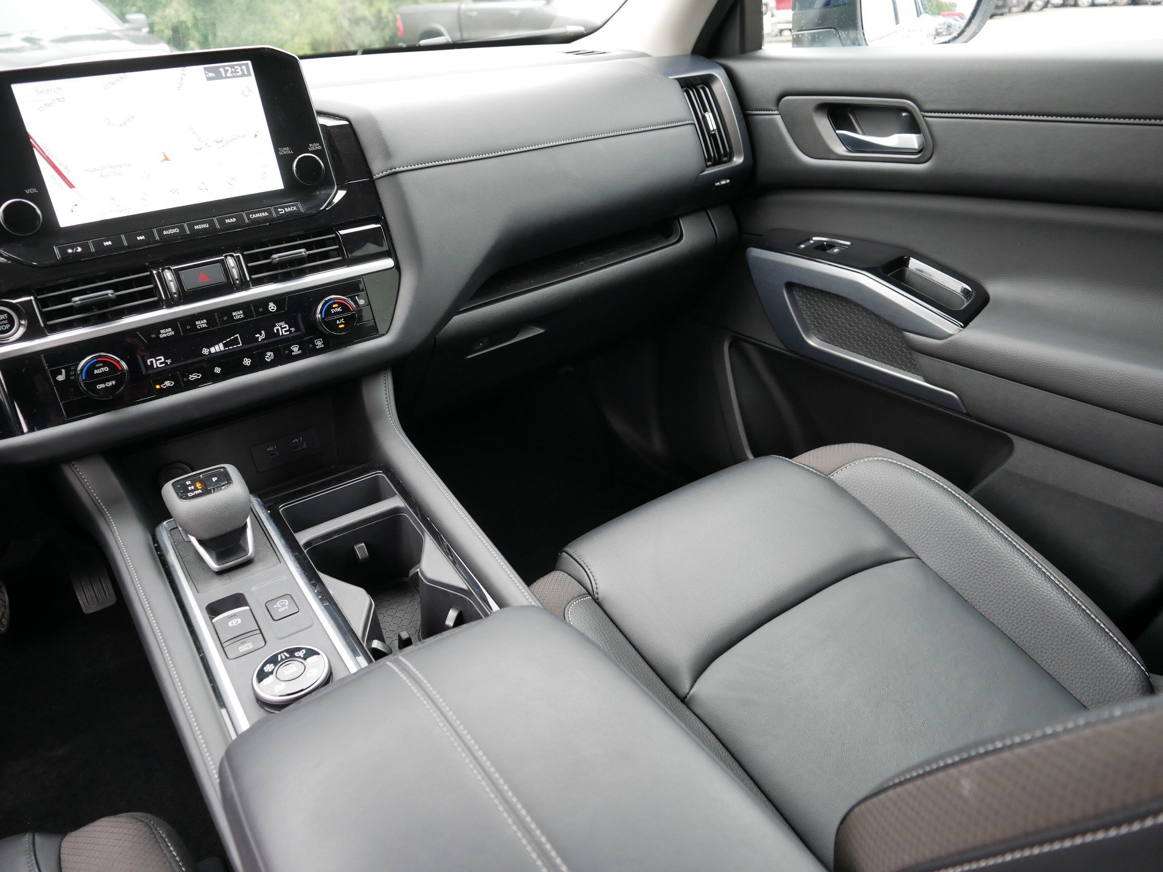 2024 Nissan Pathfinder SL photo 11