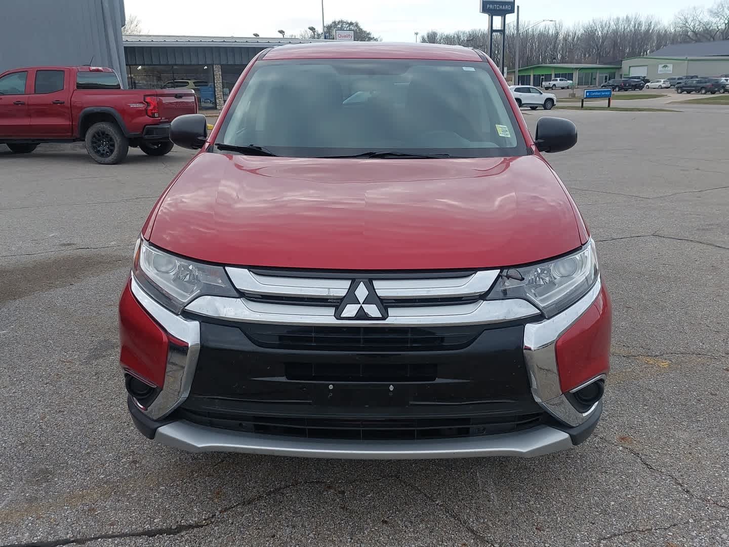 2017 Mitsubishi Outlander ES photo 2