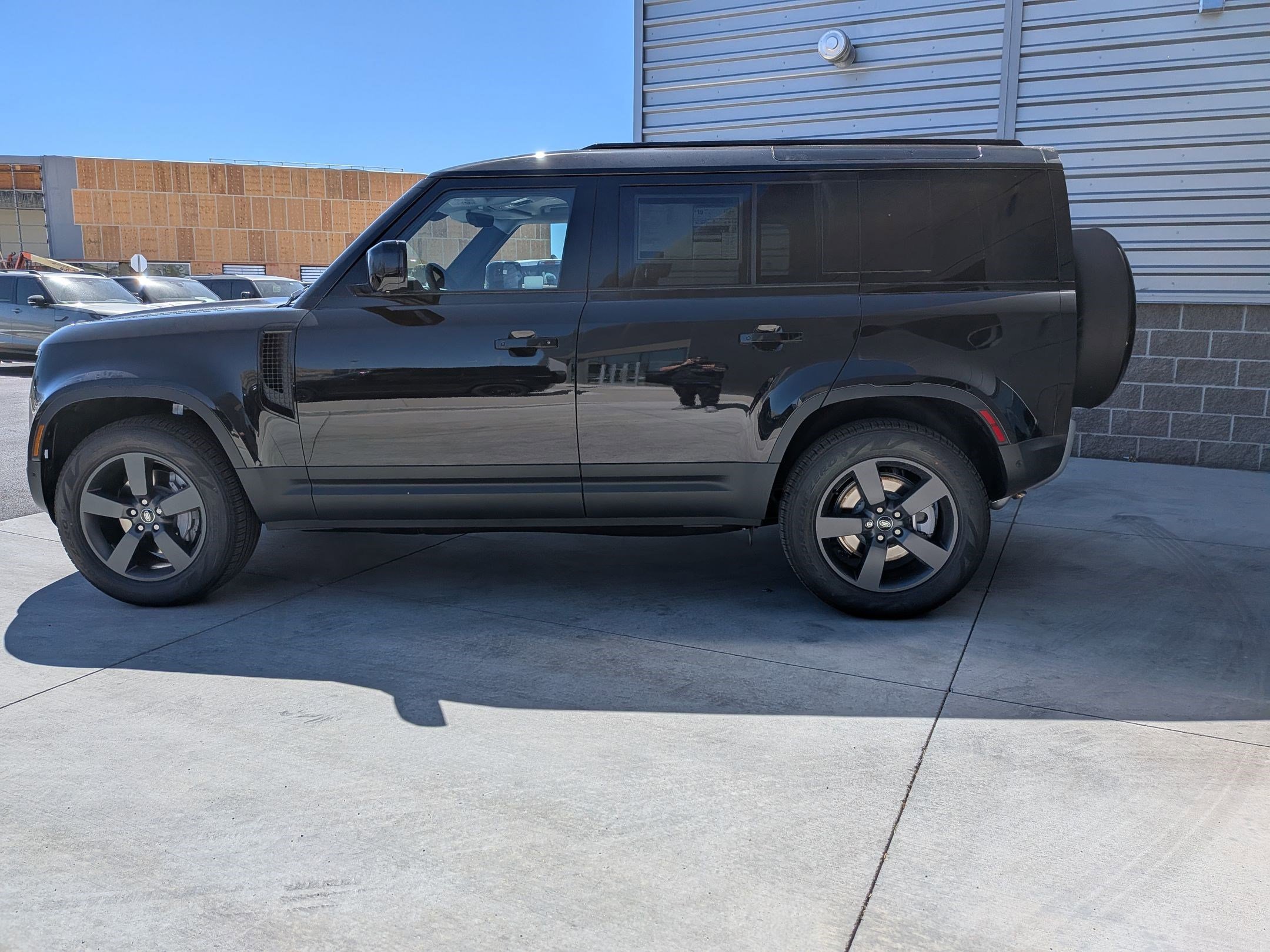 2025 Land Rover Defender 110 S photo 4