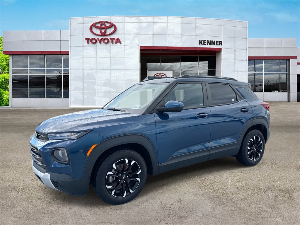 2021 Chevrolet Trailblazer LT photo 2