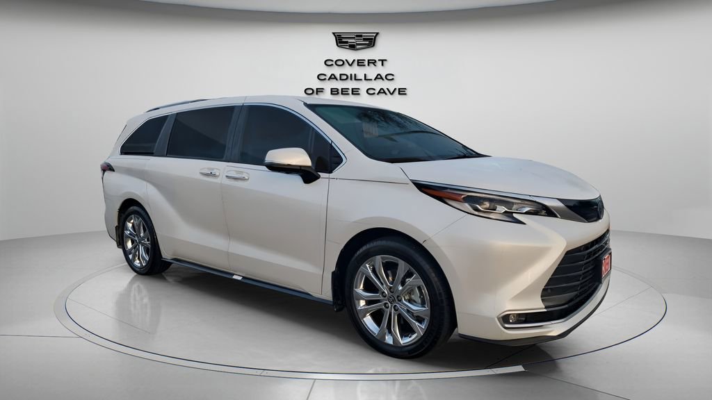 2023 Toyota Sienna Platinum's photo