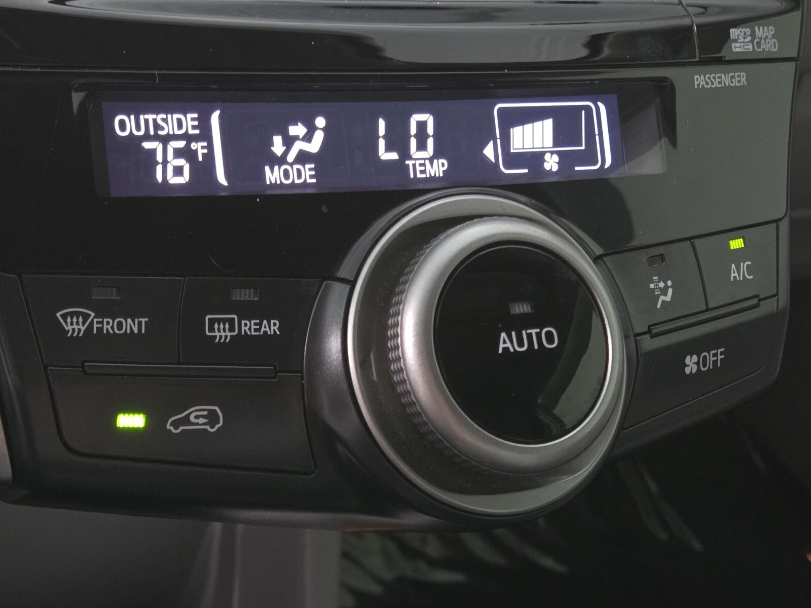2015 Toyota Prius V Four photo 28