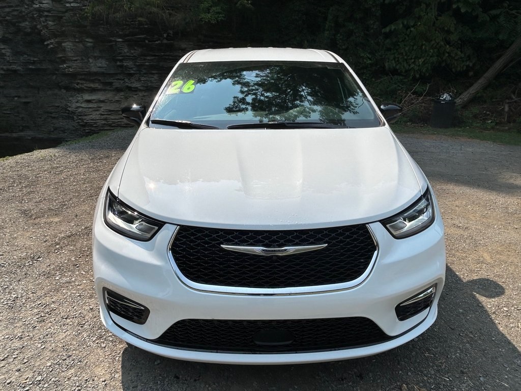 2026 Chrysler Pacifica photo 8